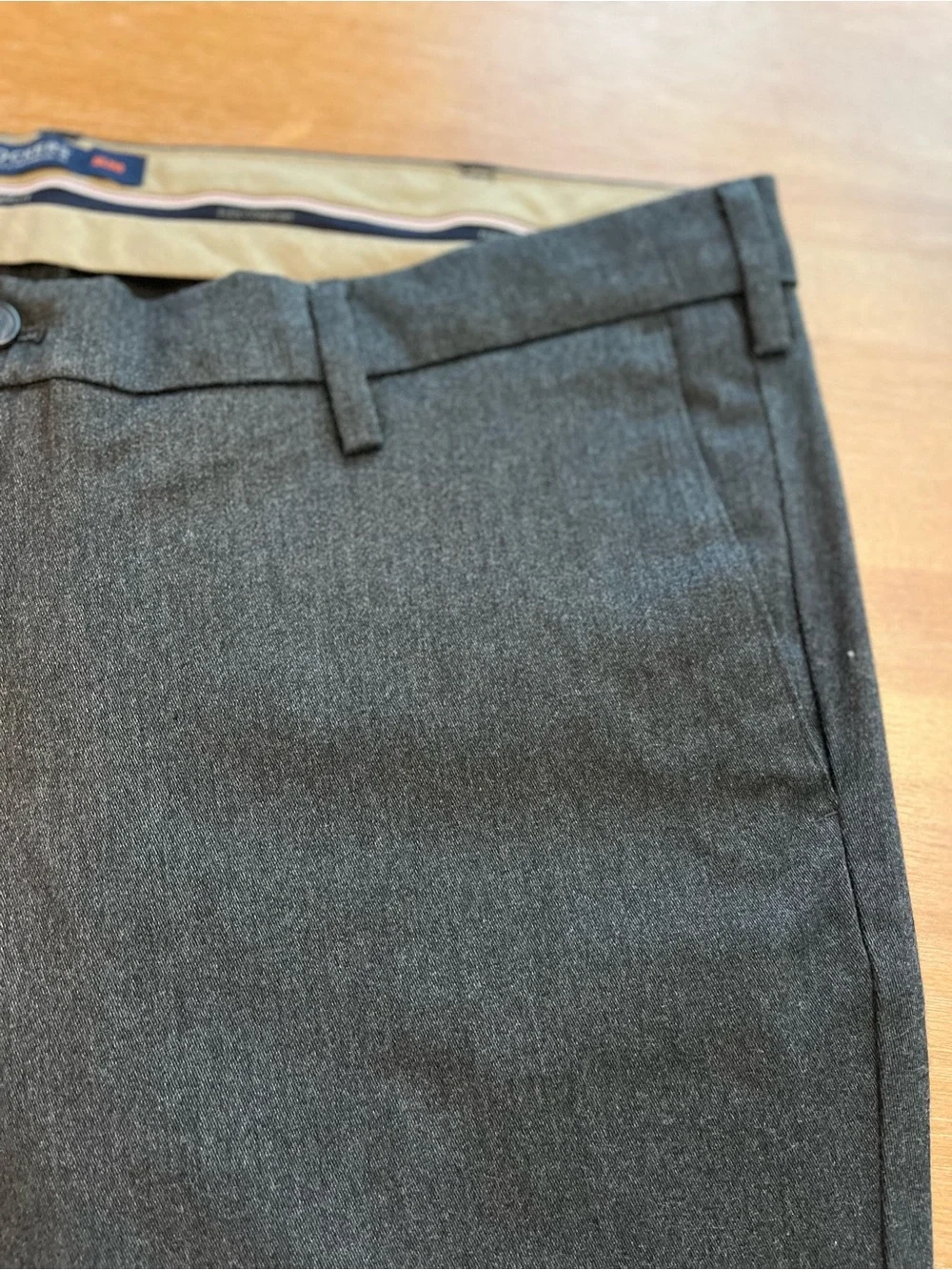 Docker’s signature Mens  khaki slim fit Lux cotton stretch 40 x 32 Grey NWT